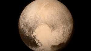 pluto-hires (1)